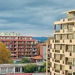 Apartment Admiral Plasa Studiyo-25c *